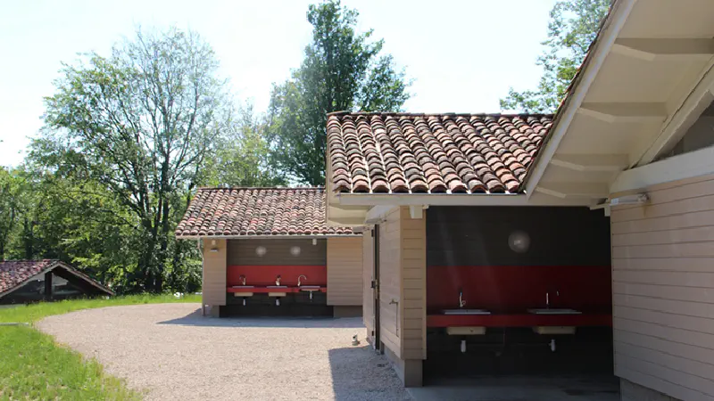 vue extérieur des sanitaires