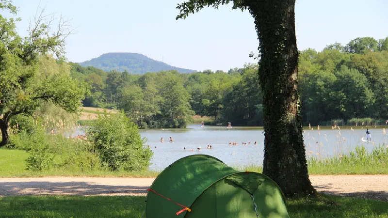 emplacements de tente à la grange du pin