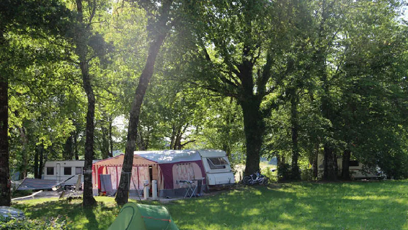 d'autres emplacements de tentes