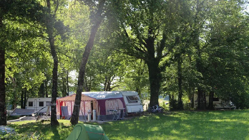 d'autres emplacements de tentes